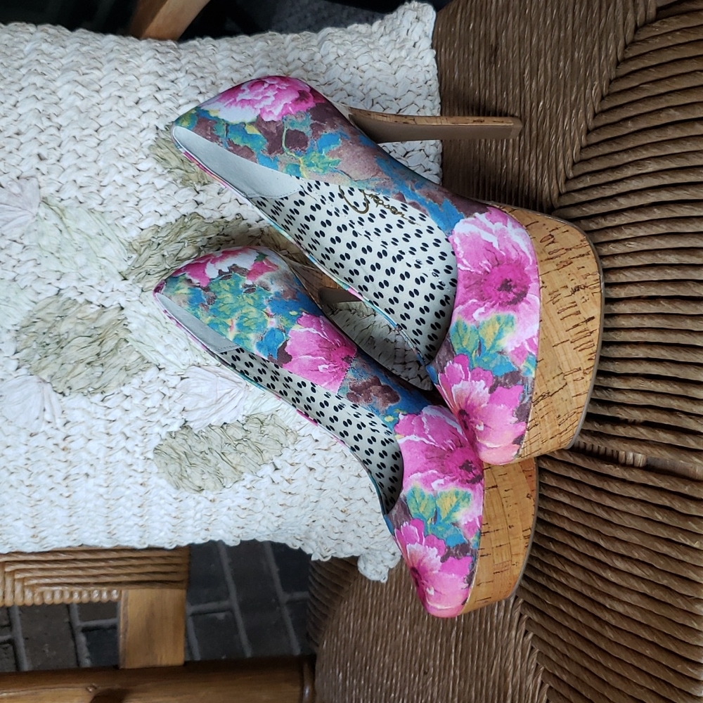 Jessica Simpson Waleo floral platform heels, size 8B - Picture 4 of 10
